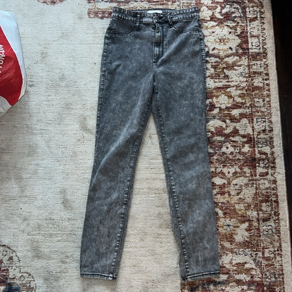 Abercrombie & Fitch Denim - WOMENS ABERCROMBIE AND FITCH ACID GREY WASH JEANS SIZE 2